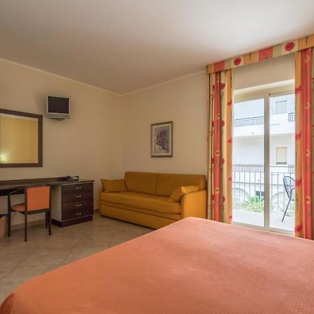 Hotel Orizzonte Letojanni Ngoại thất bức ảnh
