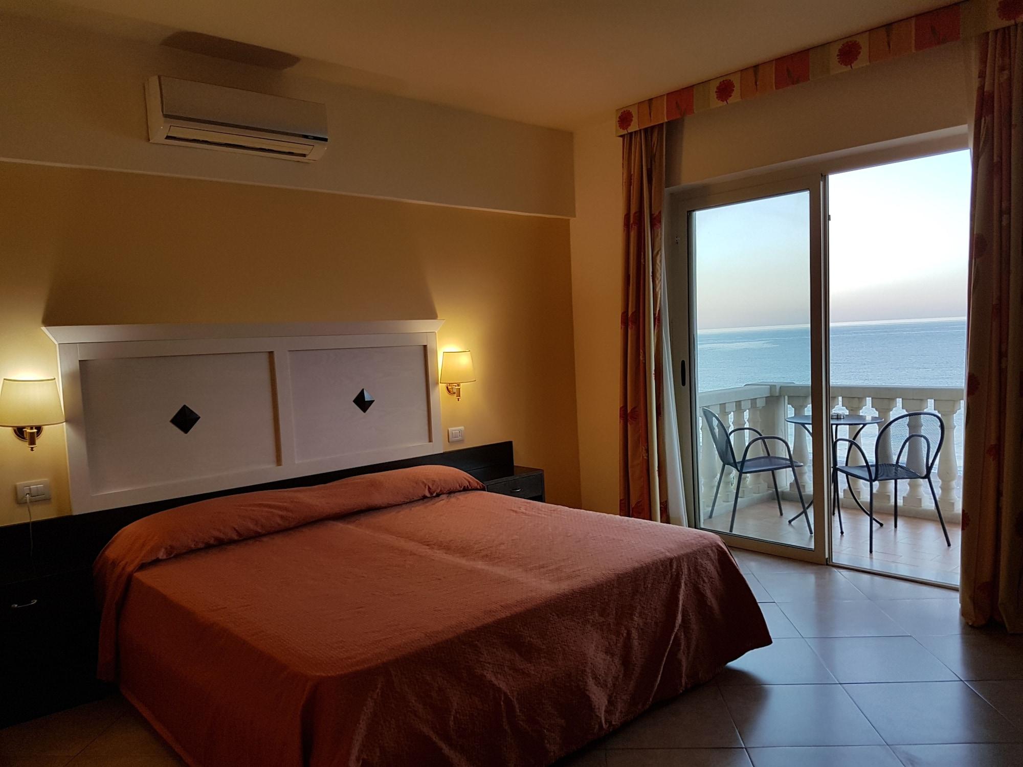Hotel Orizzonte Letojanni Ngoại thất bức ảnh