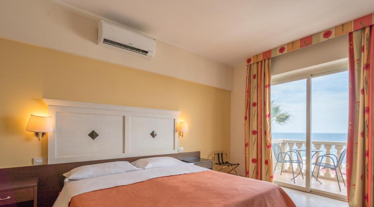 Hotel Orizzonte Letojanni Ngoại thất bức ảnh