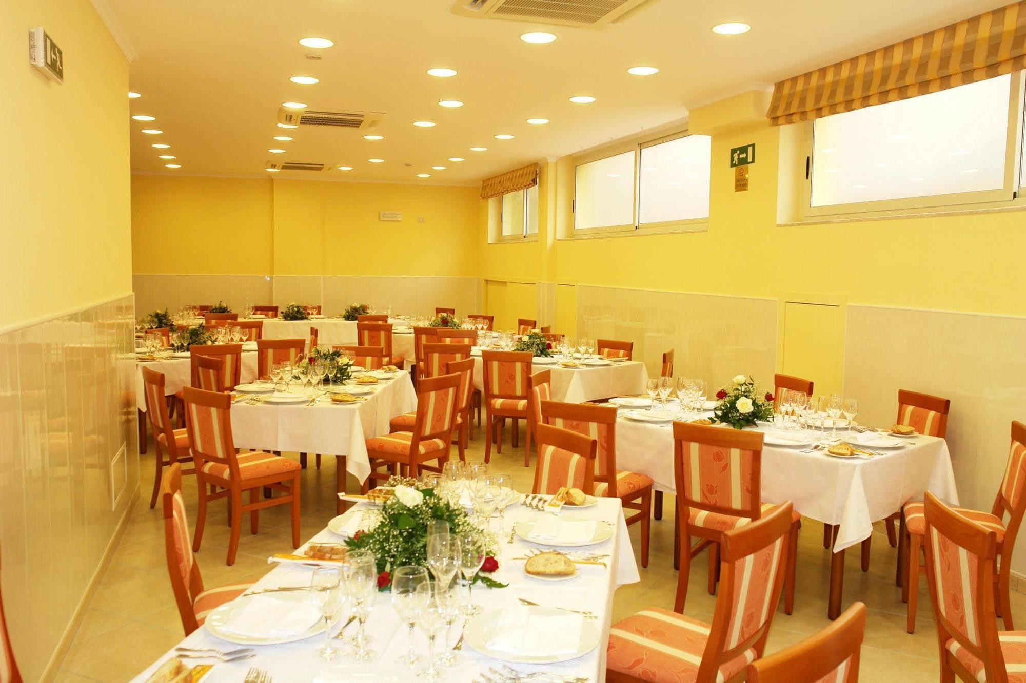 Hotel Orizzonte Letojanni Nhà hàng bức ảnh